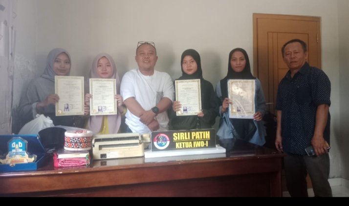Penyerahan Ijazah Kepada Alumni SMKN 1 Gadingrejo Oleh Lembaga Media IWO - I Pringsewu. 2 IMG 20240131 WA0078