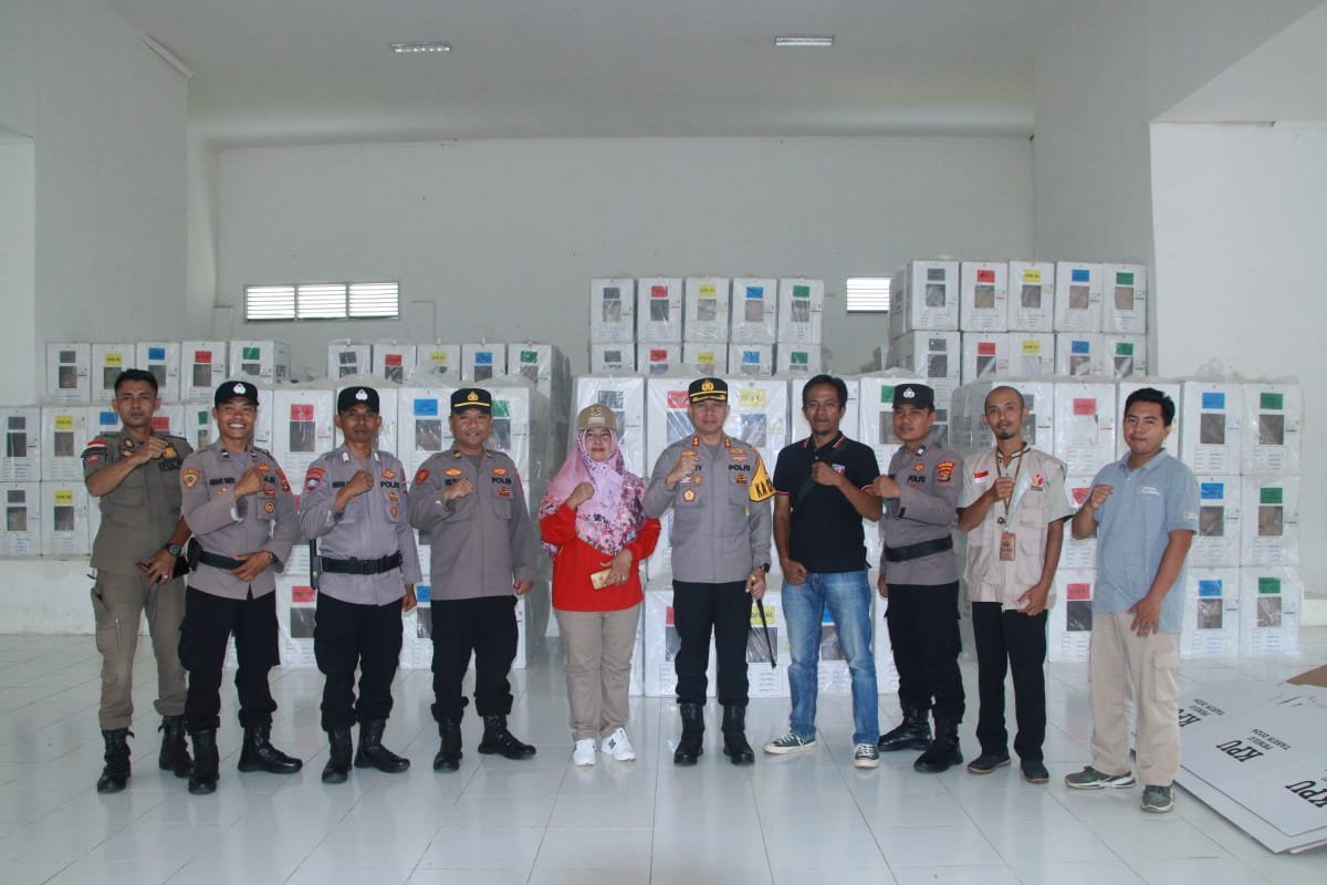Kapolres Pringsewu Cek Gudang PPK Memastikan Logistik Dalam Keadaan Aman Pasca Pemunggutan Suara. 2 IMG 20240216 WA0147