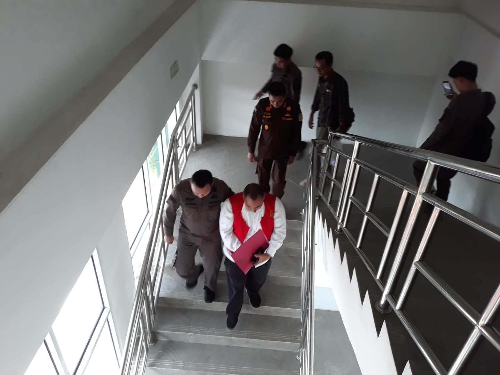 Kejaksaan Negeri Pringsewu Tetapkan Tersangka Mantan Kepala Badan Pendapatan Daerah Pringsewu 2 IMG 20240425 WA0133