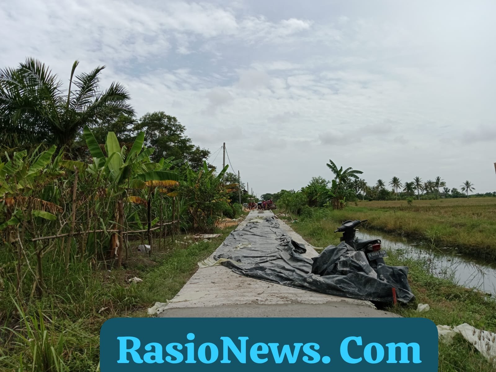 Desa Sidang Iso Mukti: Kepala Desa Jumiran Wujudkan Impian Melalui Pembangunan Rabat Beton 2 IMG 20241126 WA0142