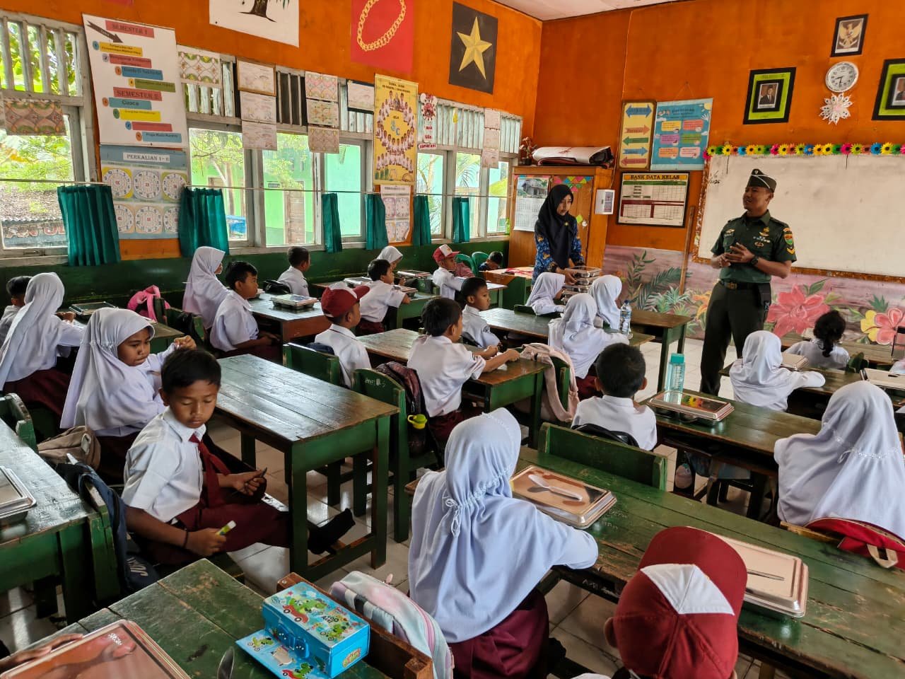 Pendistribusian Perdana Dapur Ulusemong SPPG Jaya Raya Energy Langkah Nyata Yayasan Denaya Marsya Jaya Mandiri Hadirkan Pelayanan Gizi yang Bermartabat 2 IMG 20251117 WA0051